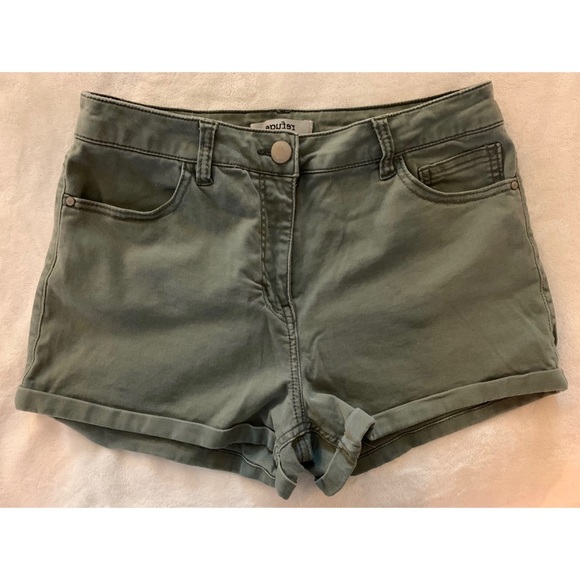 Shorts - Picture 2 of 3